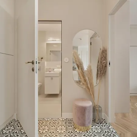 Lejlighed Elegant With Balcony Krakowska By Renters Prestige